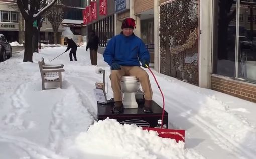 Американец смастерил "Туалетоцикл" для чистки улиц