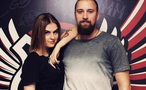 В России объявили охоту на бывшего диджея и писательницу эротических романов