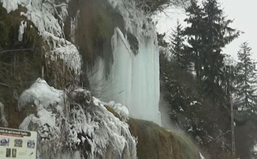 Видео: в Румынии замерз водопад