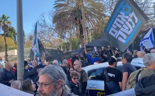 Активисты протестов открыли "призывной пункт" в Бней-Браке