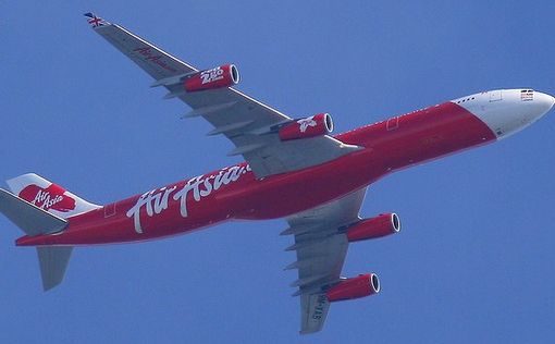 Черные ящики AirAsia все еще не удается найти