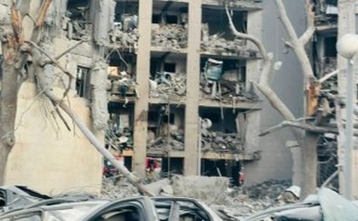 Погибшие и заблокированные в развалинах после прямого попадания в Беэр-Шеве