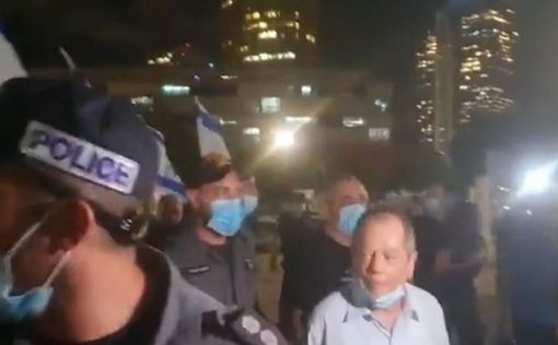 "Пес!, Пятая Колонна!": полиция спасает Амнона Абрамовича