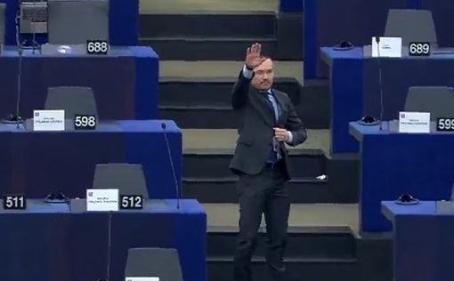 "Нацистское приветствие" в Европарламенте вызвало гнев