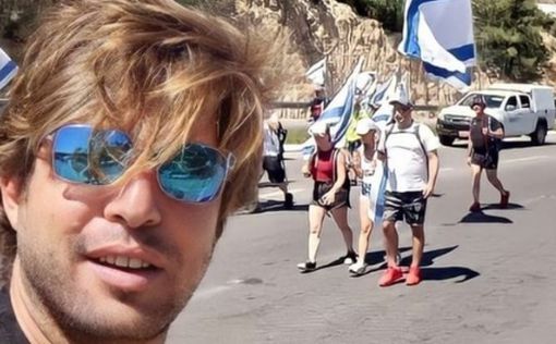 Судья просит пожалеть демонстранта разбившего стекло в машине с тремя детьми