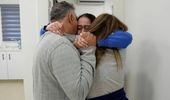 Первые кадры встречи вернувшихся девушек с родителями: фото | Фото 9