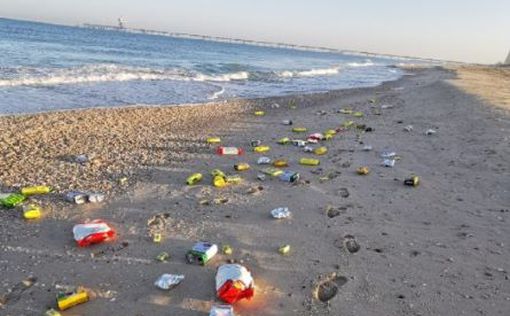 Пляж Зиким усеян мусором - это американская гуманитарка: фото
