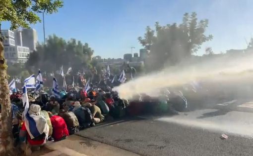 Полиция применила водометы для разгона протестов резервистов ЦАХАЛа