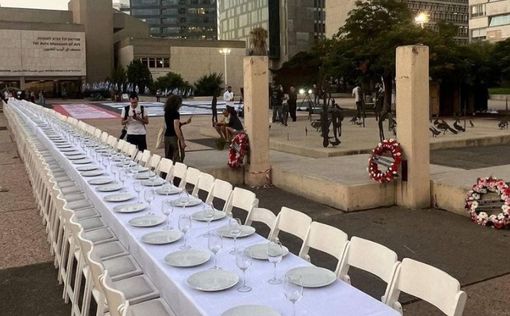 Перед театром "Габима" накрыли стол на 203 персоны