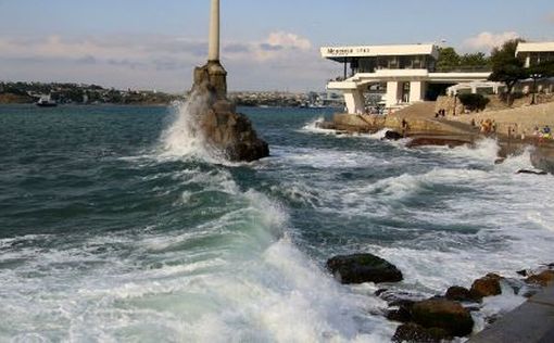 В Бельбек прибыл транспортный самолет