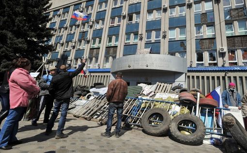 Луганск: сепаратисты заминировали СБУ и держат 60 заложников