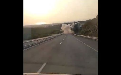 Ракеты "Хезболлы" падают рядом с автомобилями