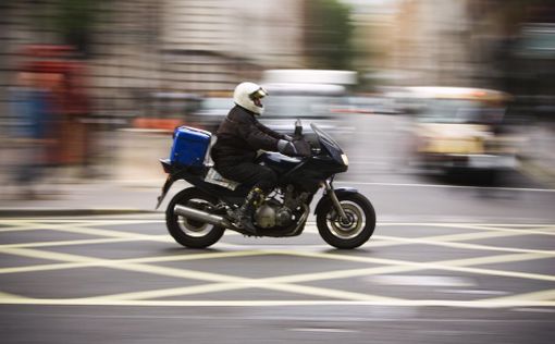 Мотоциклам разрешат езду по полосам общественного транспорта