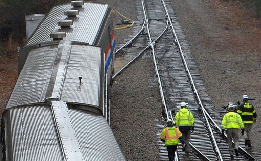 В США поезд известной компании снова сошел с рельс