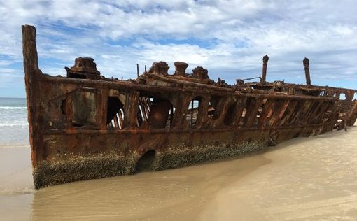 На берег Флориды вынесло часть старинного корабля
