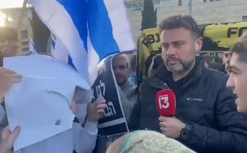 Репортеру 13-го канала сломали ребра на демонстрации правых