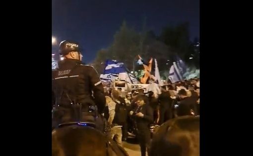 Полиция начала разгонять демонстрацию сторонников реформ на Игаль Алон