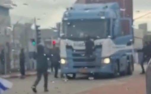 Кинулись на грузовик и устроили драку: новые подробности об инциденте в Ашдоде