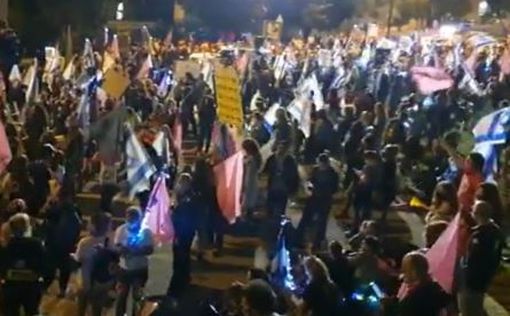 Тысячи протестующих возле Кнессета призывают к выборам