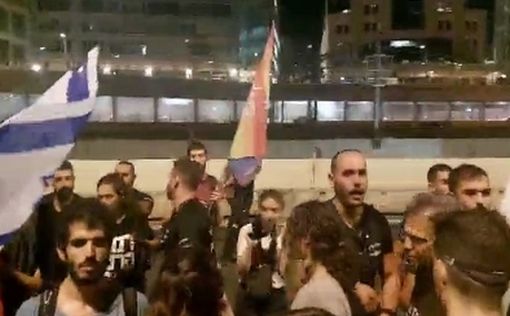 Врачи начали забастовку против "деструктивного и расистского правительства"