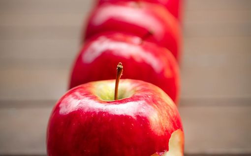 Употребление яблок и ежевики "может снизить шансы стать немощным"