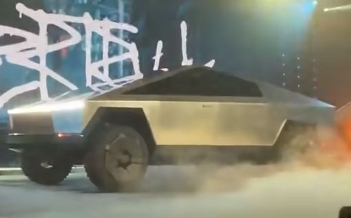 Tesla отложила выпуск Tesla Cybertruck и Roadster 2 на 2023