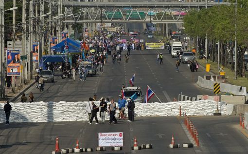 Протестующие перекрыли баррикадами центр Бангкока