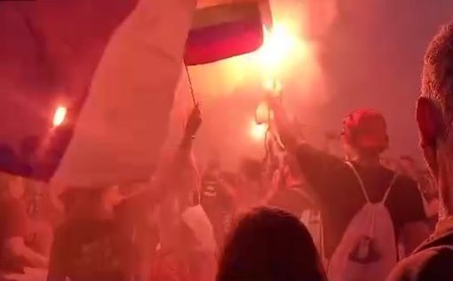 Факельное шестивие противников реформ по бульвару Ротшильд