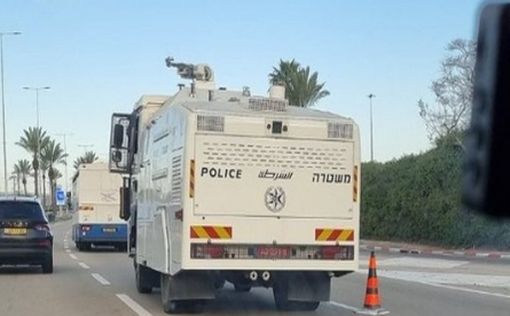 В Бен-Гурион подогнали водометы