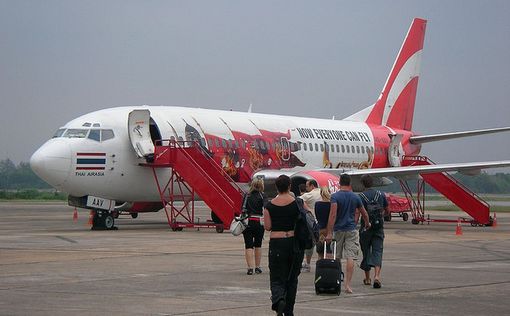 Самолет AirAsia выполнял рейс по несогласованному расписанию