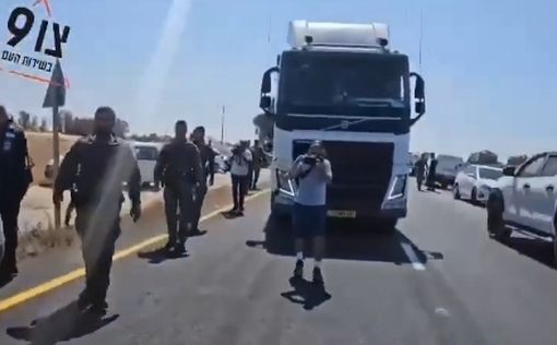 Радикалы движения Цав 9 заблокировали въезд грузовиков на КПП Керем-Шалом