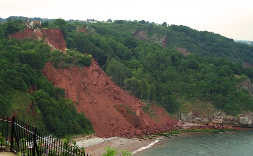 Индонезия: в результате оползня пропали десятки человек