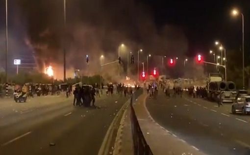 Протесты: демонстрант сбит машиной, водитель скрылся
