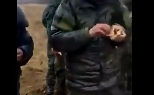 Украинцы публикуют видео с пленными офицерами российской армии