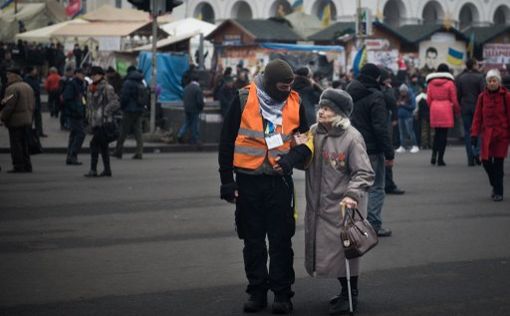 Киев. Евромайдановцы покидают здание мэрии