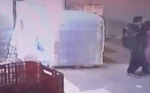 Террорист открыл огонь из М-16 по медику и охраннику