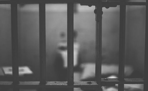 Выжившего в линче таскают голым по полу в ШАБАКе