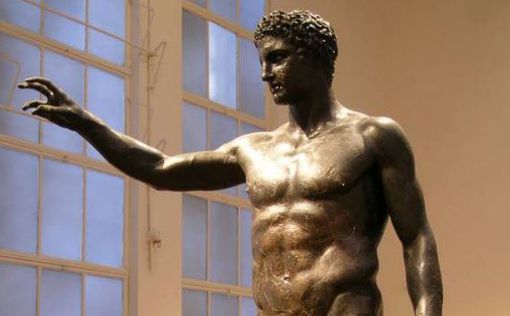 Древнегреческие статуи в Италии облачили в нижнее белье