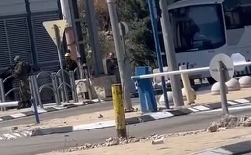 Видео: момент нападения террориста на въезде в Иерусалим
