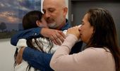 Первые кадры встречи вернувшихся девушек с родителями: фото | Фото 7