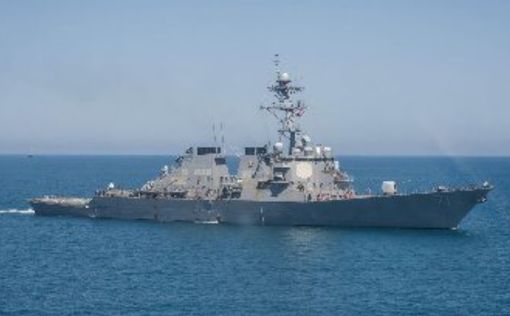 Американский эсминец USS Ross направляется в Черное море