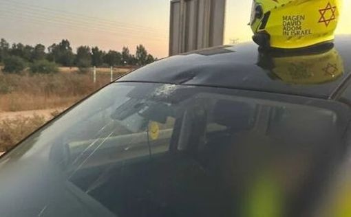 Один человек ранен в результате попадания осколка иранской ракеты в автомобиль