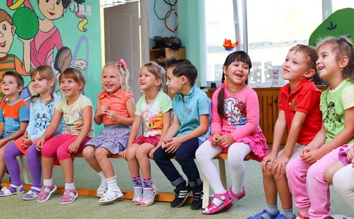 Воспитательницу  из Эйлата обвиняют в 400 случаях жестокого обращения с детьми