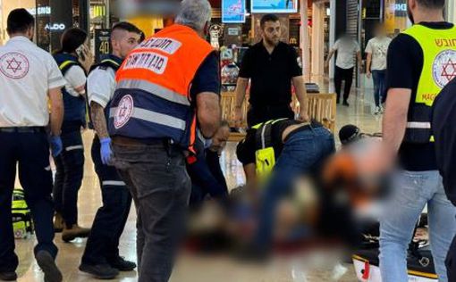 Ножевой теракт в торговом центре в Кармиэле - трое человек ранены, один тяжело