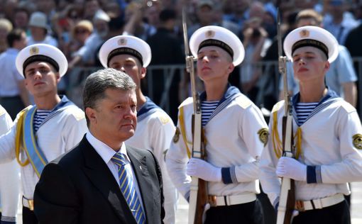 Порошенко поручил отдать армии 600 млн гривен