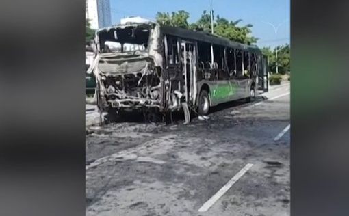 Самолет врезался в автобус на оживленной улице Сан-Паулу