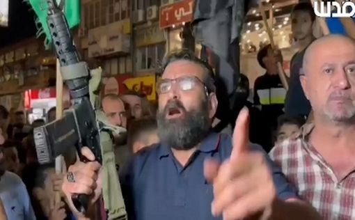 Палестинские женщины и дети покидают деревни у израильских поселений