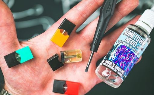 У БАГАЦ требуют отменить запрет вейпа JUUL