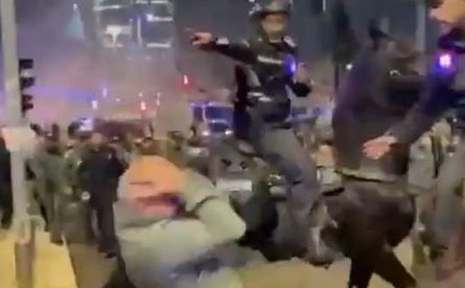Против полицейского, сбившего демонстранта, открыто дело