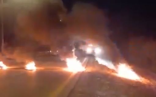 В Негеве на дороге полыхали шины
